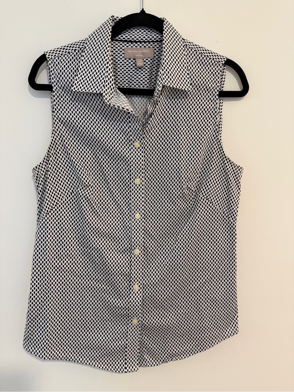 *EUC* Banana Republic Sleeveless Button-Down Non-Iron Blouse in Geometric Print